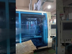 L'oro Chiavari del metallo della mobilia dell'hotel presiede le sedie di ricevimento nuziale di eventi di banchetto